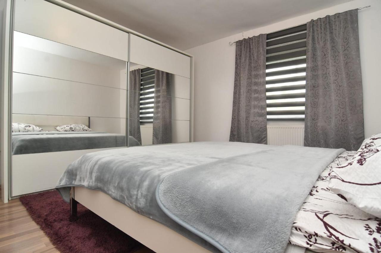 Apartman Gluic Sinj Exterior foto