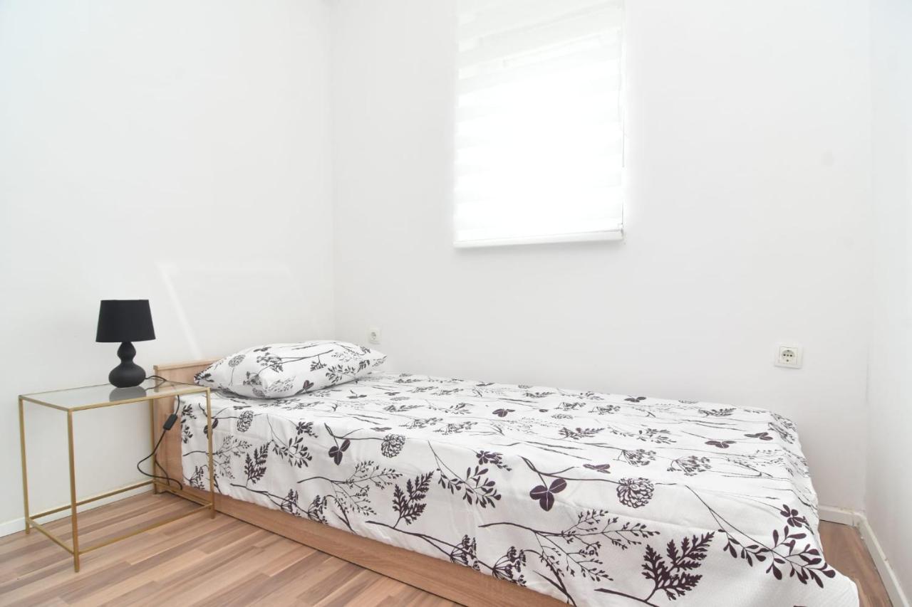 Apartman Gluic Sinj Exterior foto